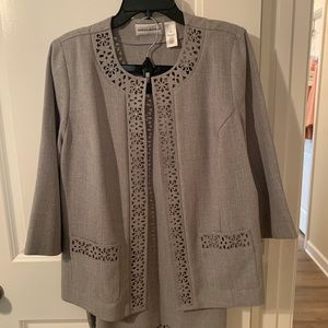 Alfred Dunner Suit ~ Jacket & Skirt~ size 12 ~ light gray
